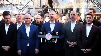 Yerlikaya, Bayram Namazını Konya'da Kıldı