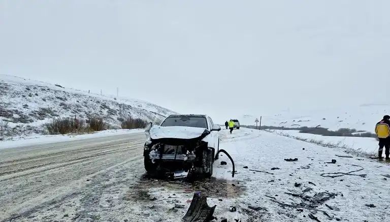 Erzurum'da Çarpışma: 2 Ölü, 3 Yaralı