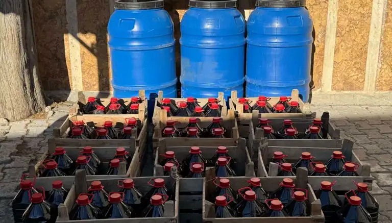 Yılbaşı'nda Sahte Alkol Baskını: Binlerce Şişe!